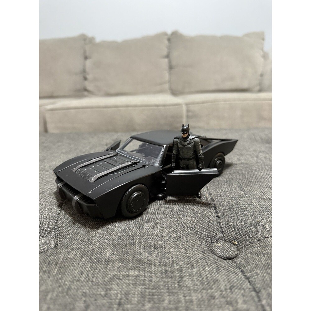 Jada Toys Batman Batmobile 1:24 Diecast Model 32731 2022